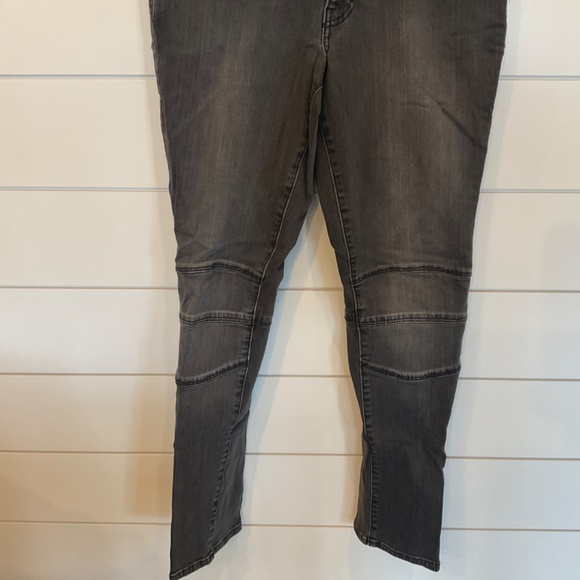 #231 MEN’S KENNETH COLE SLIM JEANS SIZE: 30/30 COLOR: BLACKISH - Picture 2 of 4